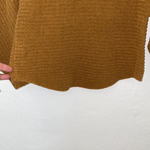 American Eagle Outfitters Mustard V-Neck Sweater - Picture 4 of 6